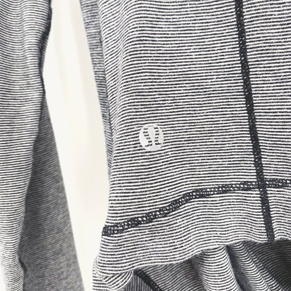 Lululemon Iconic Hooded Wrap - Picture 10 of 14